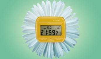 Daisy digital clock on mint gradient background